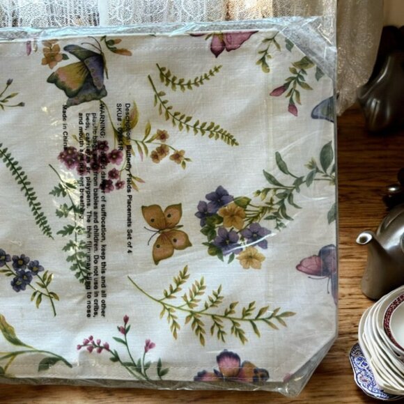 Set of Four Butterfly and Wildflower Placemats - Picture 6 of 11